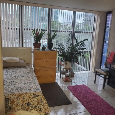 Motivated seller. Nice 1 Bedroom / 1.5 Bath condo in Three