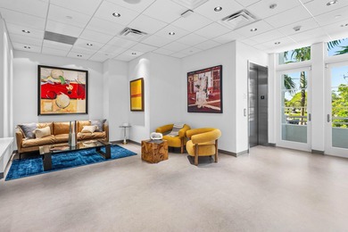 Contemporary Art Deco free-standing building offering true