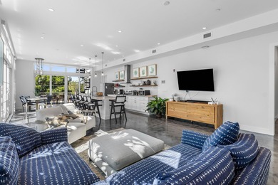 Contemporary Art Deco free-standing building offering true