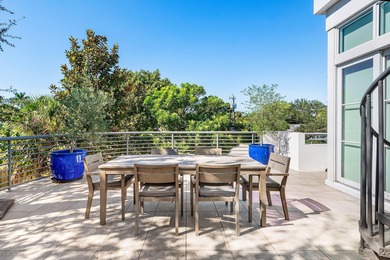 Contemporary Art Deco free-standing building offering true