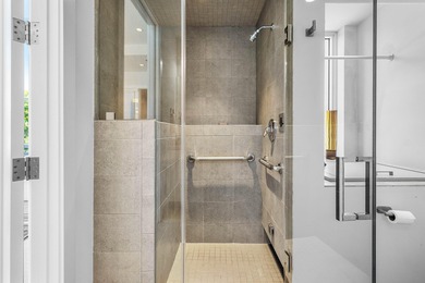 Contemporary Art Deco free-standing building offering true