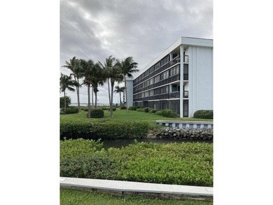 LIVE FLORIDA LIFESTYLE JUST A FEW STEPS FROM THE OCEAN FULLY