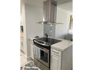 LIVE FLORIDA LIFESTYLE JUST A FEW STEPS FROM THE OCEAN FULLY