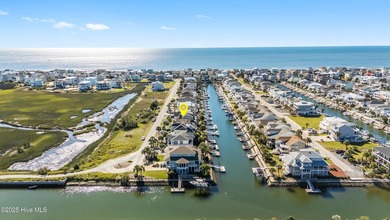 Welcome to this beautifully appointed coastal retreat, perfectly