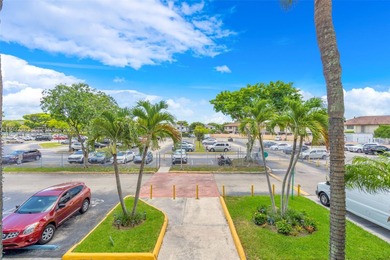 2/2 unit in the desirable Vista del Lago community. Features a