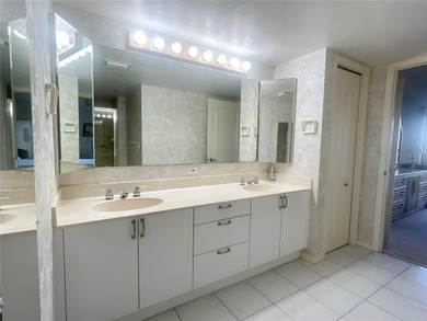 Welcome to Paradise at 4 Oceans West - Cloverleaf nestled on the