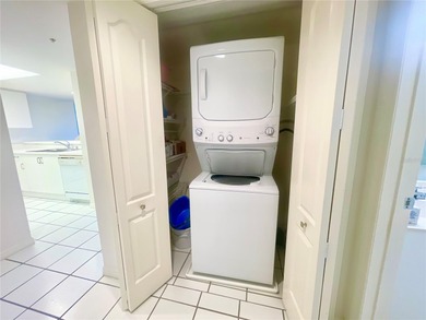 Welcome to Paradise at 4 Oceans West - Cloverleaf nestled on the