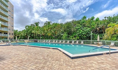 Welcome to Paradise at 4 Oceans West - Cloverleaf nestled on the