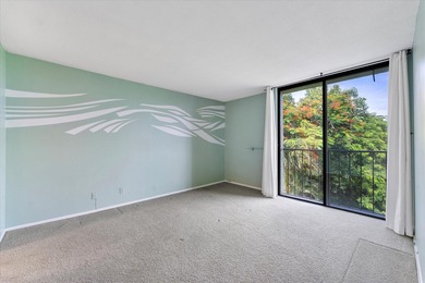 Opportunity in Prime Boca Raton Location! This top-floor corner