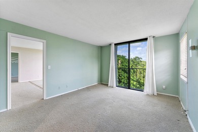 Opportunity in Prime Boca Raton Location! This top-floor corner