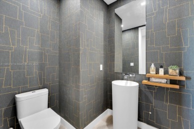 Residence 510 at The Ritz-Carlton Residences, Miami Beach offers