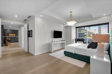 Residence 510 at The Ritz-Carlton Residences, Miami Beach offers