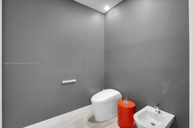 Residence 510 at The Ritz-Carlton Residences, Miami Beach offers