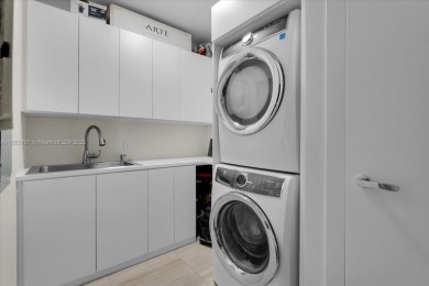 Residence 510 at The Ritz-Carlton Residences, Miami Beach offers