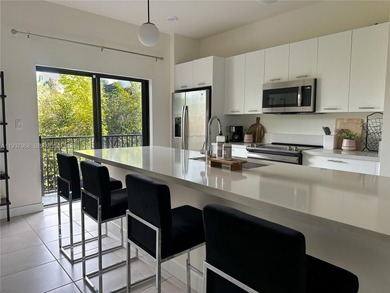 Luxury apartment in Apex Doral.
2 master bedroom suites with