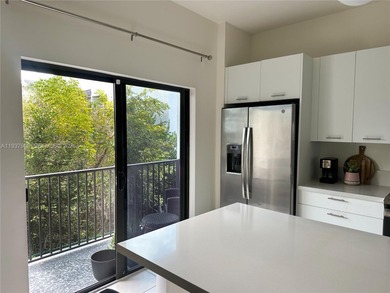 Luxury apartment in Apex Doral.
2 master bedroom suites with