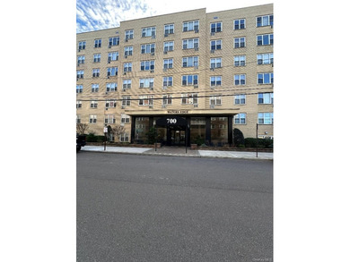 Spacious and Updated Studio unit located at 600 Shore Road, Long