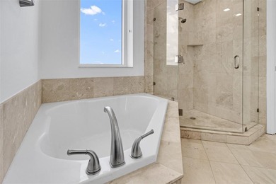 BEAUTIFUL PENTHOUSE CORNER UNIT AMAZING VIEWS OF OCEAN, CITY AND