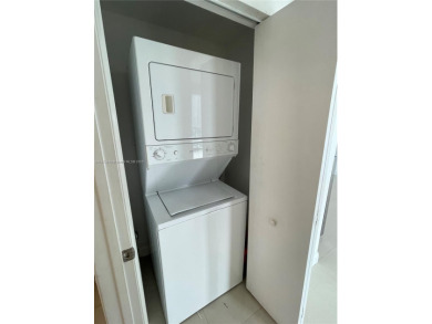 STYLISH 1 BED / 1 BATH AT THE IVY - LIVE IN THE HEART OF