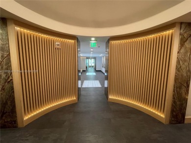 STYLISH 1 BED / 1 BATH AT THE IVY - LIVE IN THE HEART OF