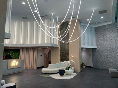 STYLISH 1 BED / 1 BATH AT THE IVY - LIVE IN THE HEART OF