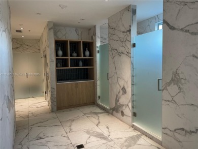 STYLISH 1 BED / 1 BATH AT THE IVY - LIVE IN THE HEART OF