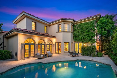 Perfectly situated just two blocks from the world-renowned