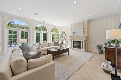 Perfectly situated just two blocks from the world-renowned