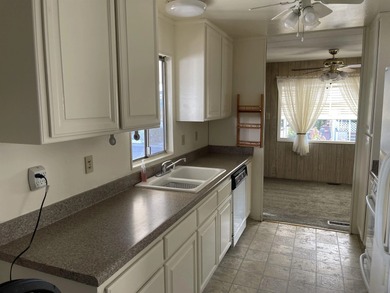 Welcome to Imperial Escondido Mobile home senior park with 2