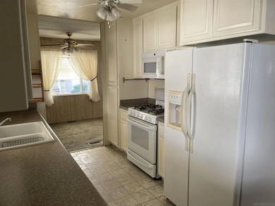 Welcome to Imperial Escondido Mobile home senior park with 2