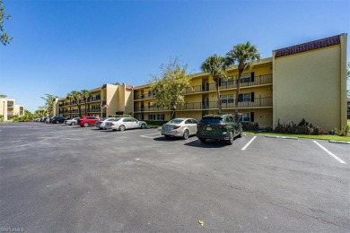 WOW! Fabulously updated 2nd floor unit with a perfect North