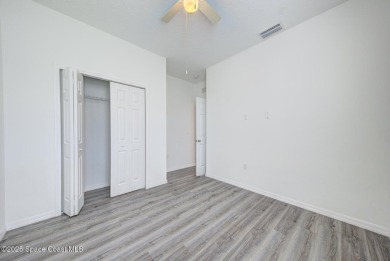 BRIGHT, SUNNY, CLEAN, NEWER! 2023-Built Home with Modern