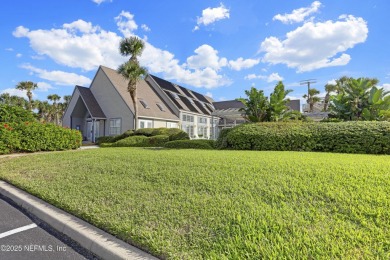 **GATED COMMUNITY**OCEAN FRONT**UPDATED** Step RIGHT ACROSS THE