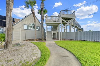 **GATED COMMUNITY**OCEAN FRONT**UPDATED** Step RIGHT ACROSS THE