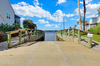 **GATED COMMUNITY**OCEAN FRONT**UPDATED** Step RIGHT ACROSS THE