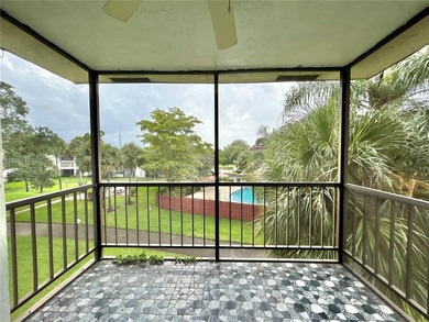 2/2 in the heart of Plantation. LAUNDRY IN-UNIT. The apartment