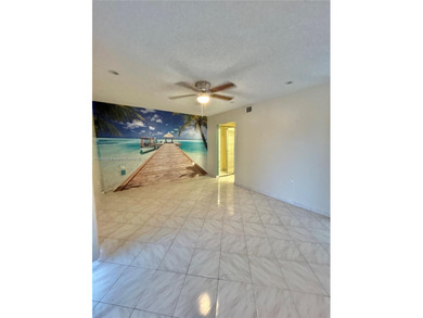 2/2 in the heart of Plantation. LAUNDRY IN-UNIT. The apartment