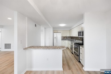 Welcome to 105 Nelson Court at INDEPENDENCE HARBOR. Waterfront