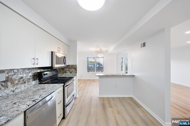 Welcome to 105 Nelson Court at INDEPENDENCE HARBOR. Waterfront