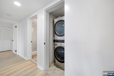 Welcome to 105 Nelson Court at INDEPENDENCE HARBOR. Waterfront