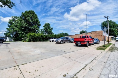 Prime Small Business Opportunity at 701 West Adams Street