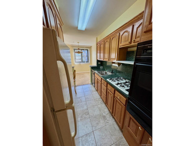 A beautiful, spacious and very well maintained 1 Bedroom / 1