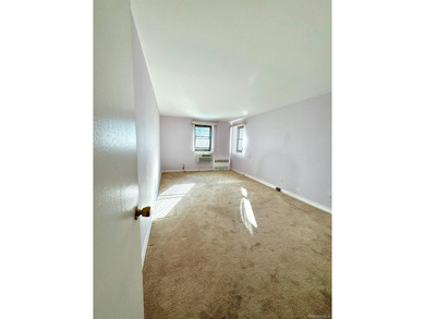 A beautiful, spacious and very well maintained 1 Bedroom / 1