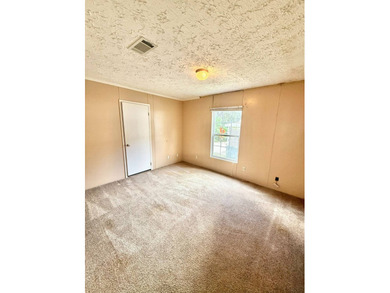 Spacious 3-bedroom, 2-bath 2006 mobile home with 1,680 sq ft of