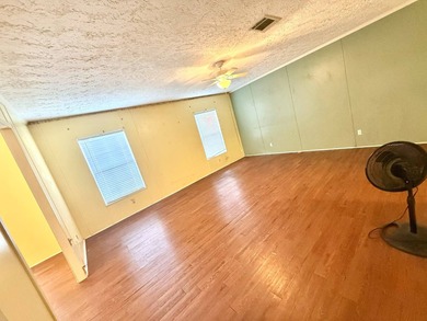 Spacious 3-bedroom, 2-bath 2006 mobile home with 1,680 sq ft of