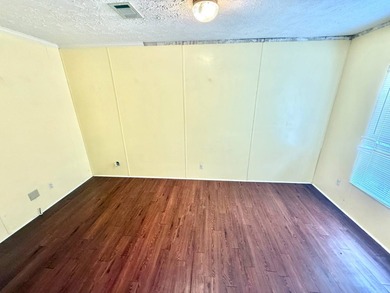 Spacious 3-bedroom, 2-bath 2006 mobile home with 1,680 sq ft of