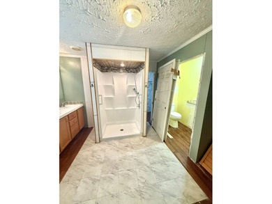 Spacious 3-bedroom, 2-bath 2006 mobile home with 1,680 sq ft of