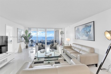 Fully Renovated Oceanfront Condo at Singer Island.
Experience
