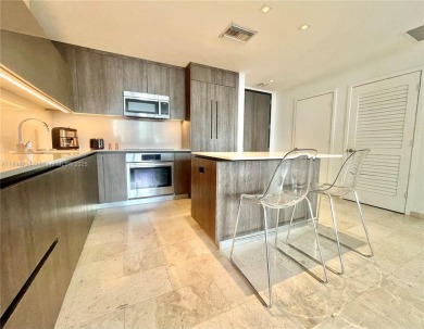 Located in the heart of Brickell this stunning 2bed/2bath