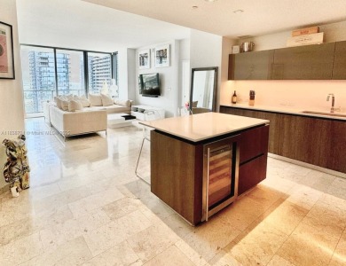 Located in the heart of Brickell this stunning 2bed/2bath